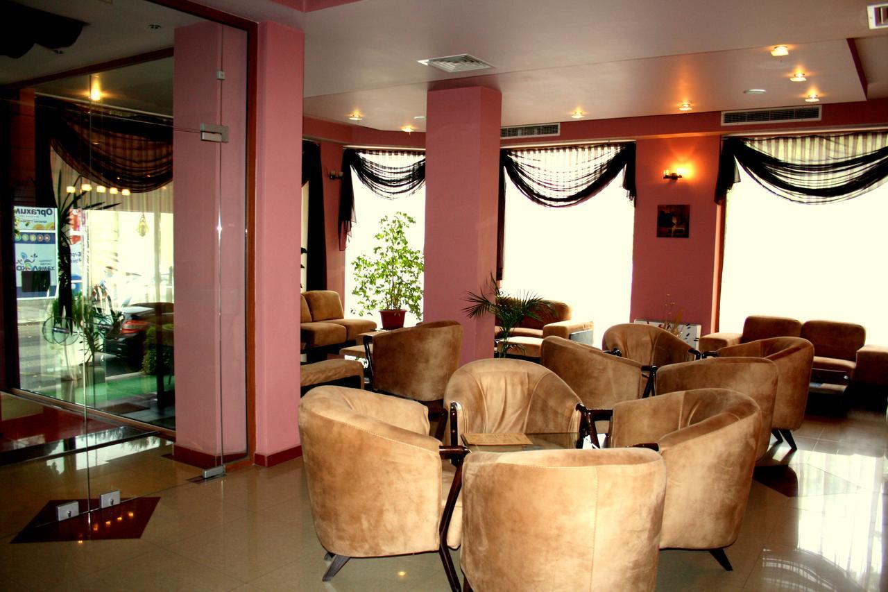 Hotel Elegant Karnobat Exterior photo